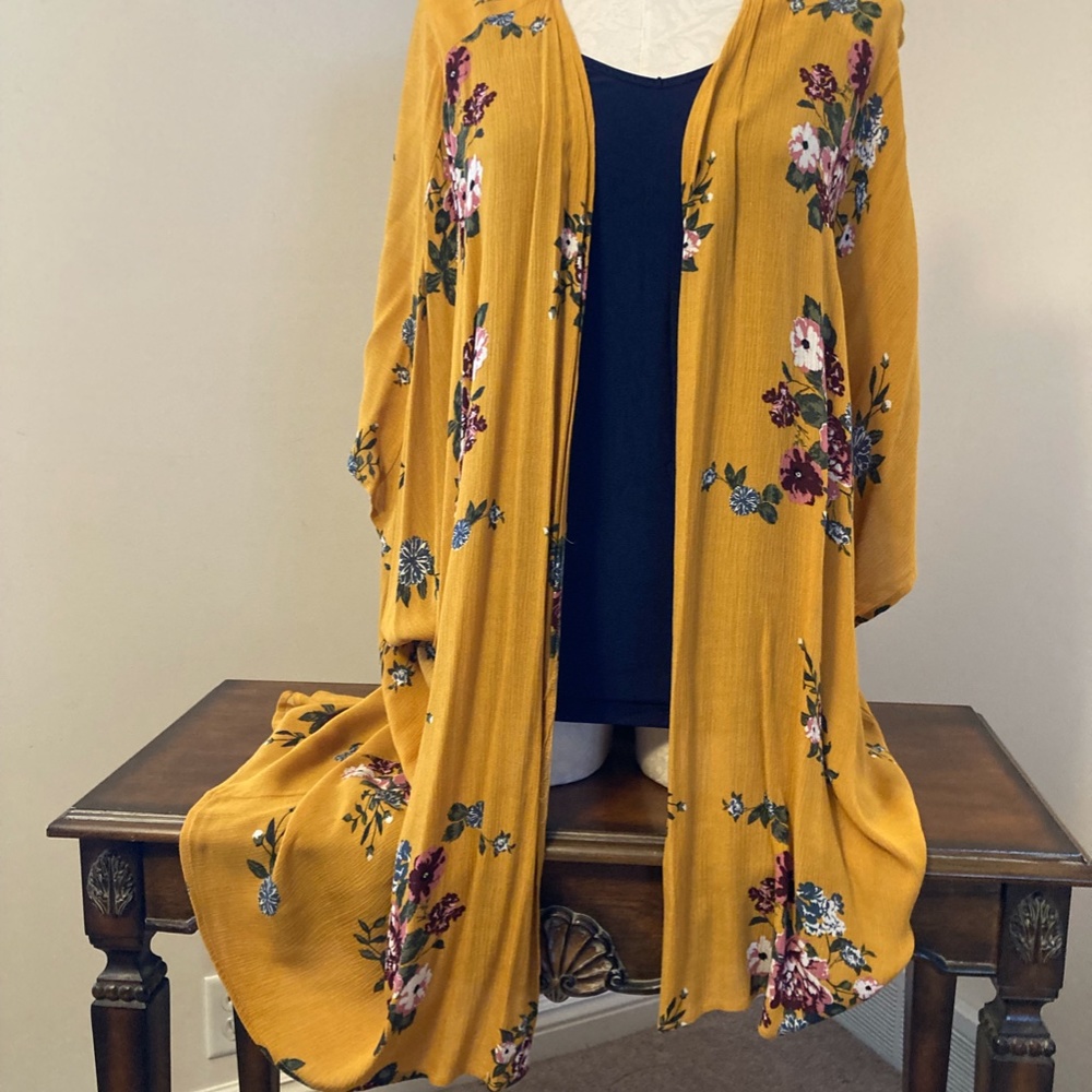 K Jordan gold and floral kimono, size L. - Picture 4 of 10